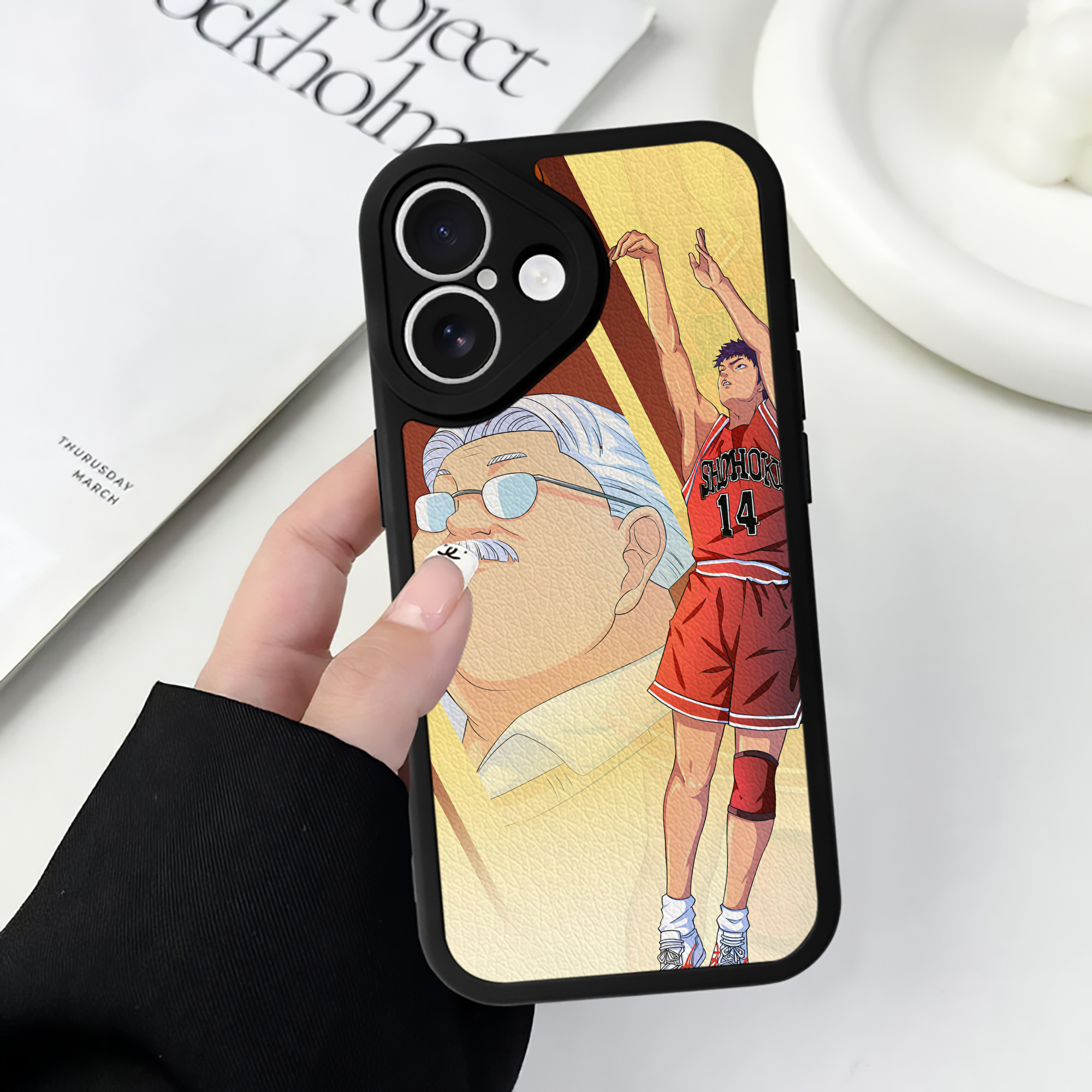 （画像用） SLAM DUNK／スラムダンク 【iPhone 16シリーズ対応】シリコンスマホケース（レザー調） 材質：シリコン